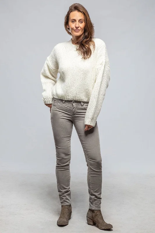 Relaxed Wearables Coquette Cropped Sweater In Off White