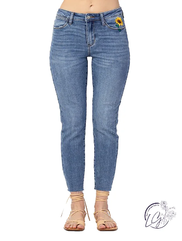 Trendy Comfort Alex High-Rise Sunflower Embroidery Relaxed Fit by Judy Blue