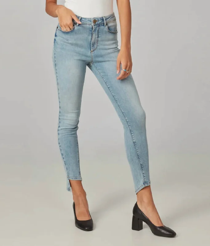 Casual Suits Alexa High Rise Skinny Jean In Dusty Sky