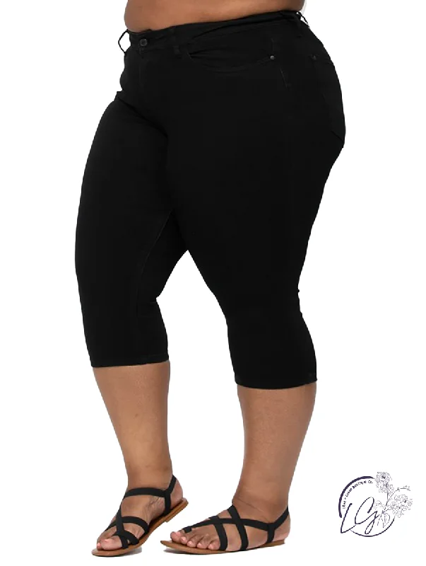All-Season Outfits Curvy Leila Mid-Rise Black Capri by Judy Blue