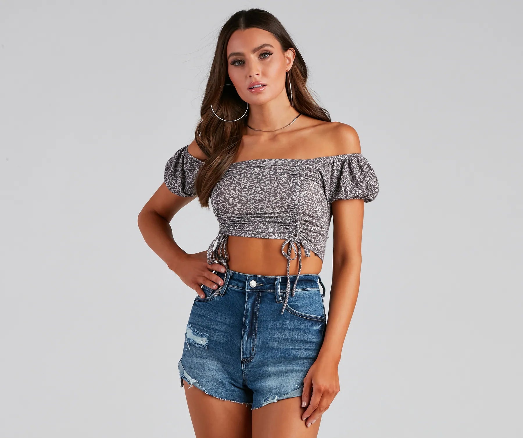 Cargo Shorts Ditsy Floral Off-Shoulder Crop Top