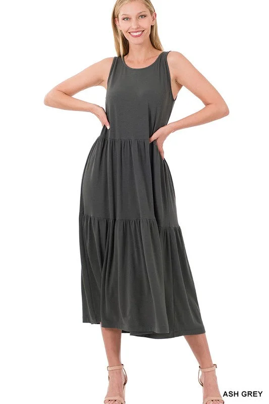 Urban Essentials SLEEVELESS TIERED MIDI DRESS